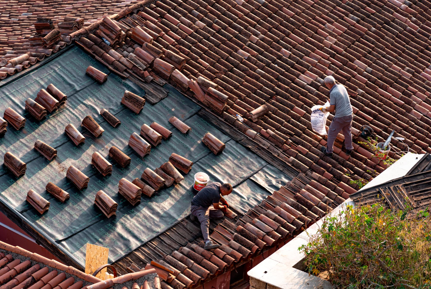 Naprawy dachu po wichurach i burzach